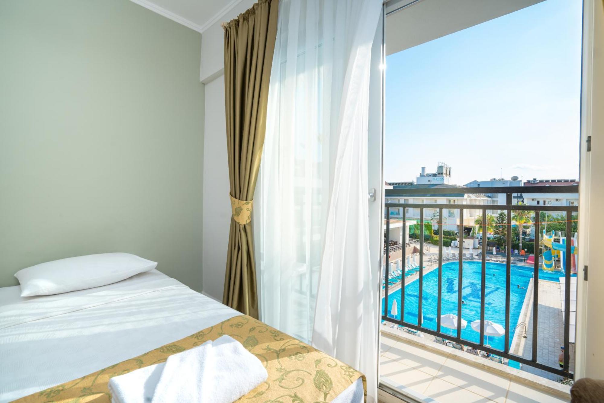 White Lilyum Hotel Antalya Exterior photo